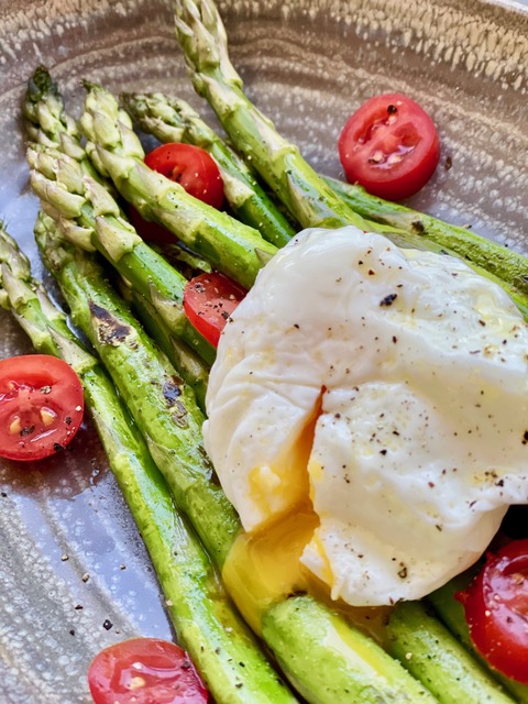 asparagus with poached egg