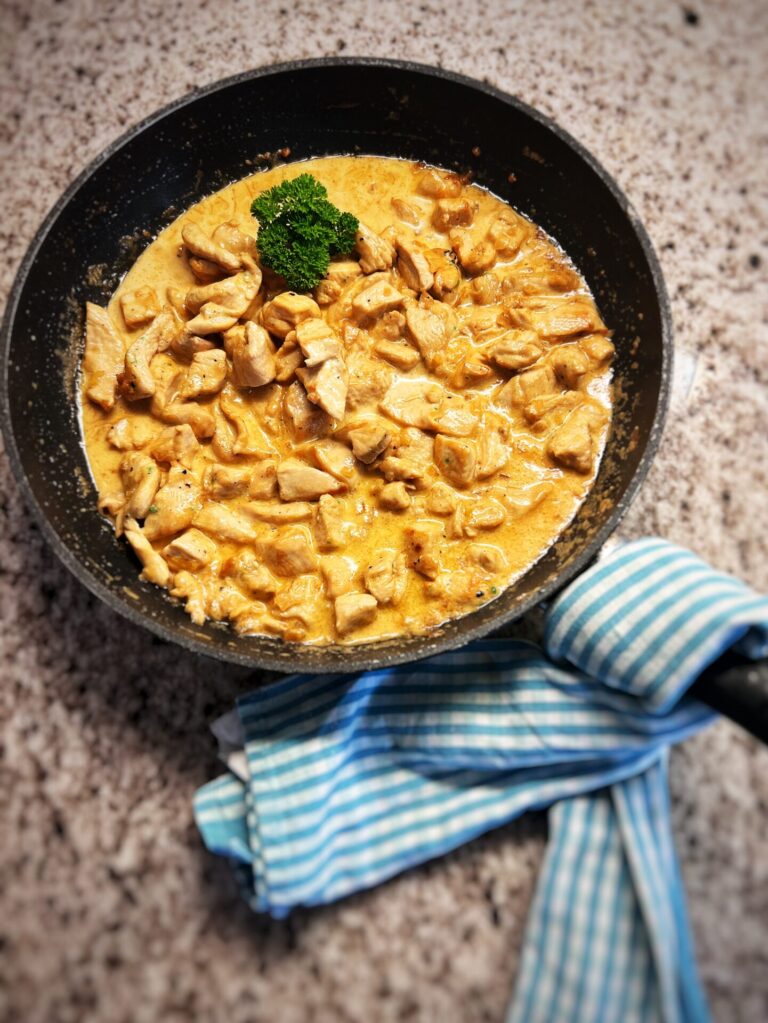 Hähnchengeschnetzeltes mit Sahne- schnell, einfach &amp; lecker! - sabrina ...