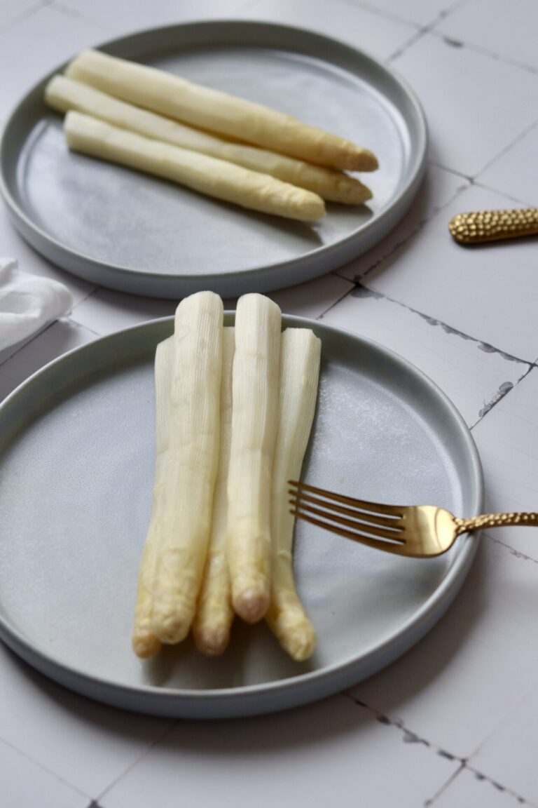 klassischer weißer Spargel
